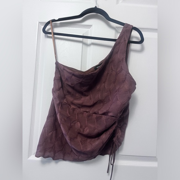 UO Remy Asymmetric One Shoulder Ruched Crop Top - Picture 8 of 8